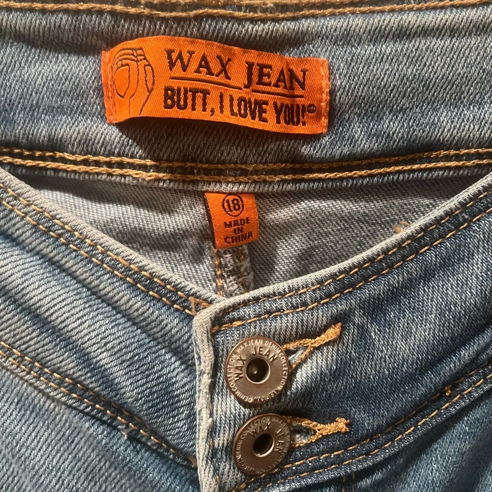 Distressed Jeans - Picture 2 of 4